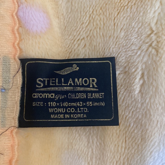 Baby’s throw blanket - Picture 2 of 2